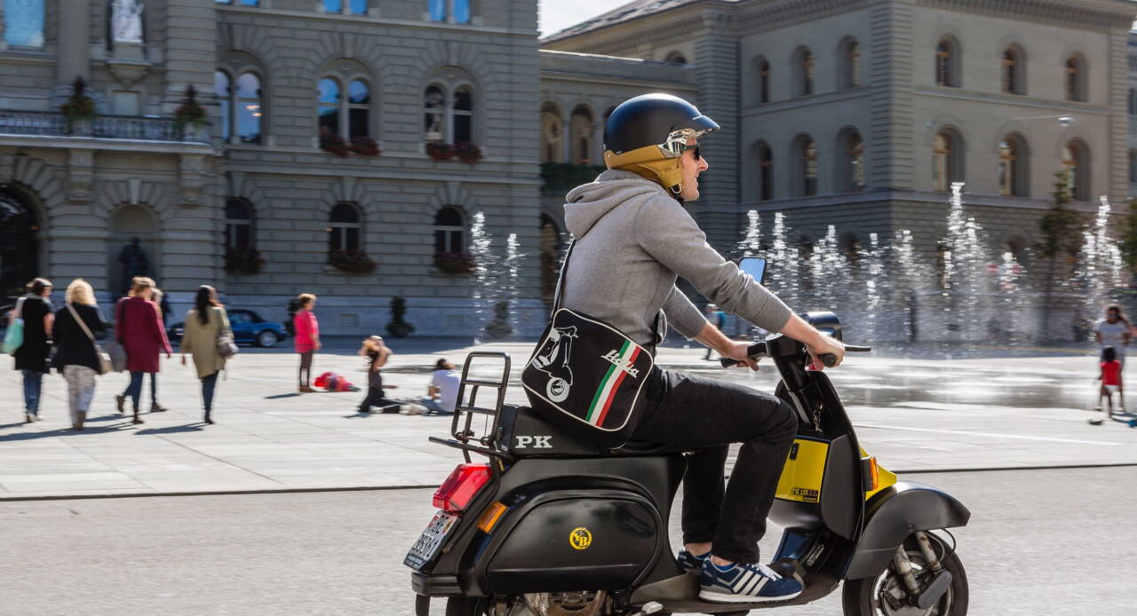 vespa_bundeshaus_2.jpg Werde Teil eines Teams, das Innovation, Sinn und moderne Technologie verbindet.