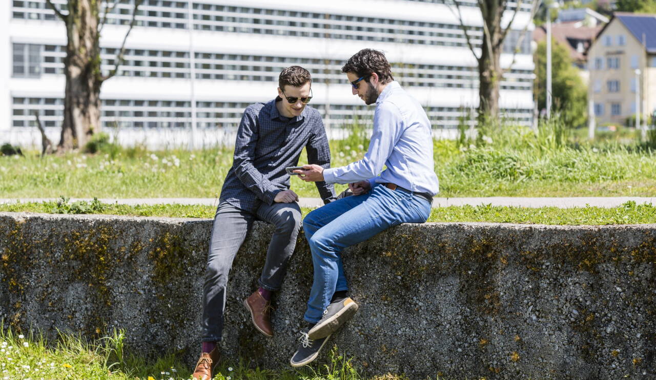 besprechung.jpg Du zeigst den Kund:innen die Vorteile der digitalen Zusammenarbeit auf und begeisterst sie dafür!